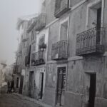 sE PARTIÓ DE AMPLIA DOCUMENTACIÓN. Casa Liboria. tENÍA macetas en el balcón antes de la guerra.