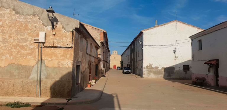 al1-Calle-de-la-fundación-de-1788-con-la-iglesia-como-eje-de-perspectiva-768x373